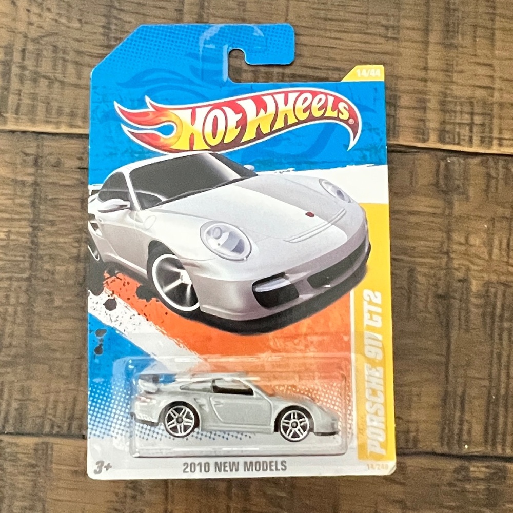 NEW Hot Wheels 2010 014/240 New Models 14/44 Porsche 911 GT2 - Silver